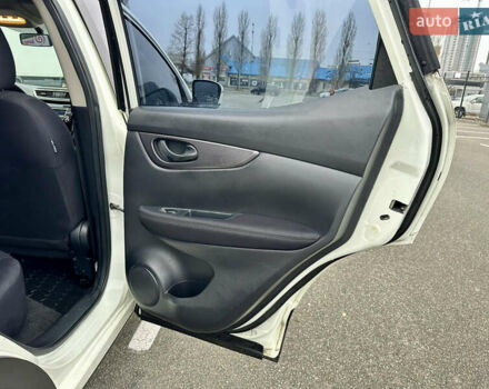 Білий Ніссан Кашкай, об'ємом двигуна 1.2 л та пробігом 56 тис. км за 14777 $, фото 31 на Automoto.ua