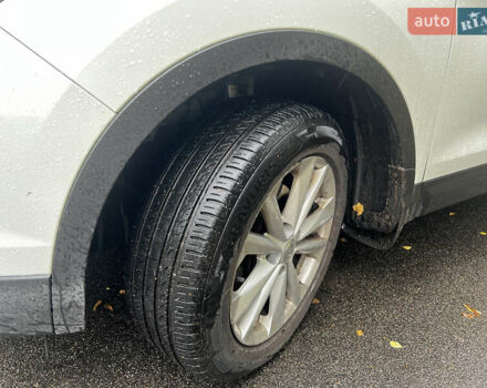 Белый Ниссан Кашкай, объемом двигателя 1.2 л и пробегом 175 тыс. км за 14000 $, фото 9 на Automoto.ua