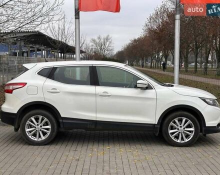 Білий Ніссан Кашкай, об'ємом двигуна 1.6 л та пробігом 160 тис. км за 15900 $, фото 4 на Automoto.ua