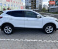 Белый Ниссан Кашкай, объемом двигателя 1.2 л и пробегом 148 тыс. км за 14000 $, фото 3 на Automoto.ua