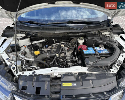 Белый Ниссан Кашкай, объемом двигателя 1.2 л и пробегом 148 тыс. км за 14000 $, фото 25 на Automoto.ua