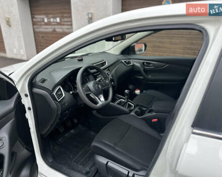 Белый Ниссан Кашкай, объемом двигателя 1.6 л и пробегом 245 тыс. км за 14800 $, фото 29 на Automoto.ua