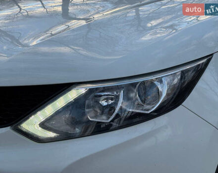 Белый Ниссан Кашкай, объемом двигателя 1.2 л и пробегом 113 тыс. км за 10950 $, фото 5 на Automoto.ua