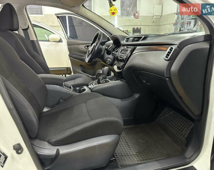 Белый Ниссан Кашкай, объемом двигателя 1.6 л и пробегом 103 тыс. км за 15499 $, фото 11 на Automoto.ua