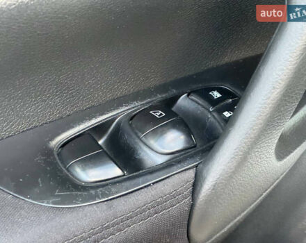 Белый Ниссан Кашкай, объемом двигателя 1.2 л и пробегом 113 тыс. км за 10950 $, фото 26 на Automoto.ua