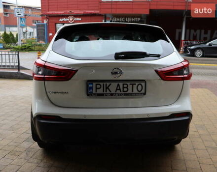 Белый Ниссан Кашкай, объемом двигателя 1.6 л и пробегом 245 тыс. км за 15900 $, фото 5 на Automoto.ua