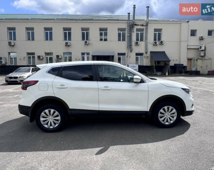 Белый Ниссан Кашкай, объемом двигателя 1.2 л и пробегом 187 тыс. км за 11200 $, фото 5 на Automoto.ua