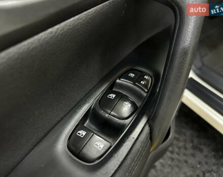 Белый Ниссан Кашкай, объемом двигателя 1.6 л и пробегом 103 тыс. км за 15499 $, фото 6 на Automoto.ua