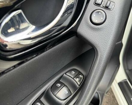 Белый Ниссан Кашкай, объемом двигателя 1.2 л и пробегом 143 тыс. км за 15000 $, фото 21 на Automoto.ua