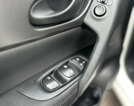 Белый Ниссан Кашкай, объемом двигателя 1.6 л и пробегом 245 тыс. км за 14800 $, фото 21 на Automoto.ua