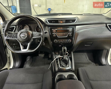 Белый Ниссан Кашкай, объемом двигателя 1.6 л и пробегом 103 тыс. км за 15499 $, фото 13 на Automoto.ua