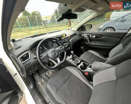 Белый Ниссан Кашкай, объемом двигателя 1.2 л и пробегом 95 тыс. км за 15000 $, фото 4 на Automoto.ua