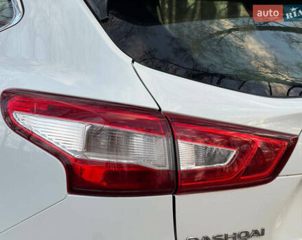 Белый Ниссан Кашкай, объемом двигателя 1.2 л и пробегом 113 тыс. км за 10950 $, фото 19 на Automoto.ua