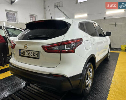 Белый Ниссан Кашкай, объемом двигателя 1.6 л и пробегом 103 тыс. км за 15499 $, фото 2 на Automoto.ua