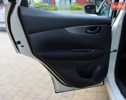 Белый Ниссан Кашкай, объемом двигателя 1.6 л и пробегом 245 тыс. км за 15900 $, фото 25 на Automoto.ua