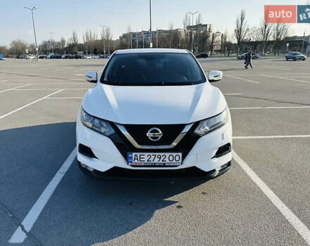 Белый Ниссан Кашкай, объемом двигателя 1.2 л и пробегом 100 тыс. км за 12900 $, фото 2 на Automoto.ua