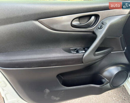 Белый Ниссан Кашкай, объемом двигателя 1.2 л и пробегом 113 тыс. км за 10950 $, фото 25 на Automoto.ua