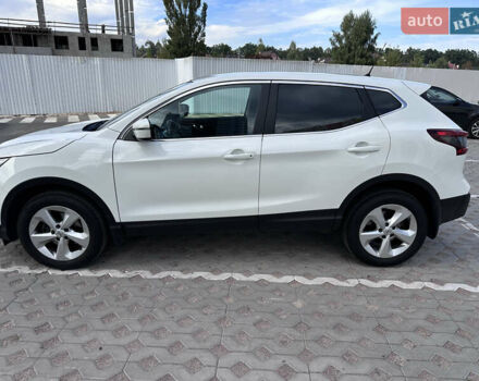 Белый Ниссан Кашкай, объемом двигателя 1.2 л и пробегом 148 тыс. км за 14000 $, фото 2 на Automoto.ua