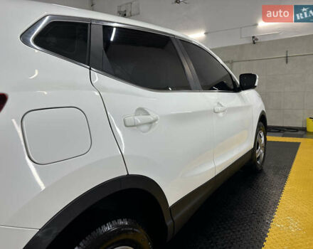 Белый Ниссан Кашкай, объемом двигателя 1.6 л и пробегом 103 тыс. км за 15499 $, фото 5 на Automoto.ua