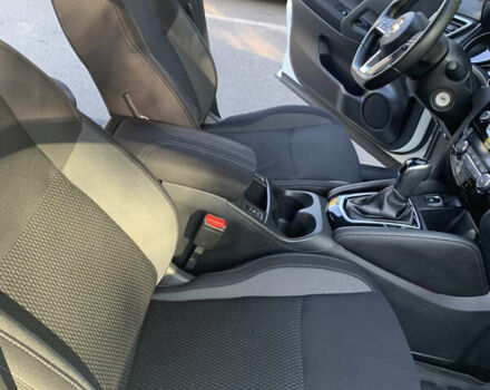 Белый Ниссан Кашкай, объемом двигателя 1.6 л и пробегом 120 тыс. км за 17000 $, фото 7 на Automoto.ua