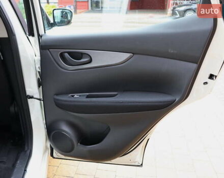 Белый Ниссан Кашкай, объемом двигателя 1.6 л и пробегом 245 тыс. км за 15900 $, фото 35 на Automoto.ua