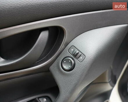 Белый Ниссан Кашкай, объемом двигателя 1.6 л и пробегом 245 тыс. км за 15900 $, фото 10 на Automoto.ua