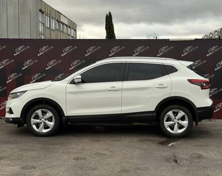 Белый Ниссан Кашкай, объемом двигателя 1.2 л и пробегом 143 тыс. км за 15000 $, фото 4 на Automoto.ua