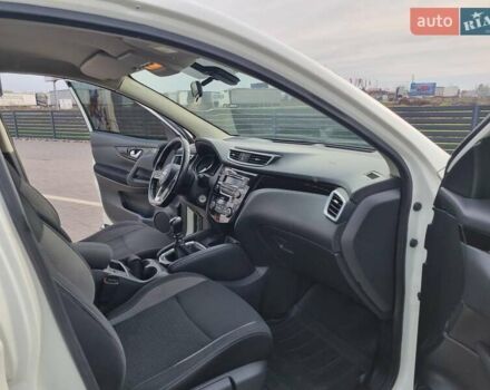 Белый Ниссан Кашкай, объемом двигателя 1.2 л и пробегом 178 тыс. км за 12800 $, фото 28 на Automoto.ua