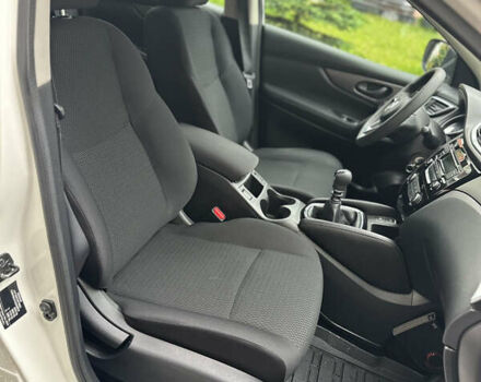 Белый Ниссан Кашкай, объемом двигателя 1.6 л и пробегом 245 тыс. км за 14800 $, фото 13 на Automoto.ua