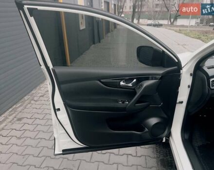 Белый Ниссан Кашкай, объемом двигателя 1.6 л и пробегом 64 тыс. км за 17999 $, фото 20 на Automoto.ua
