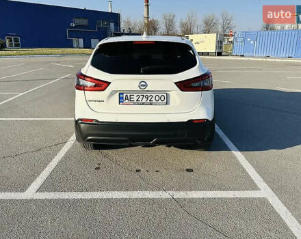 Белый Ниссан Кашкай, объемом двигателя 1.2 л и пробегом 100 тыс. км за 12900 $, фото 5 на Automoto.ua