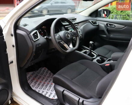 Белый Ниссан Кашкай, объемом двигателя 1.6 л и пробегом 245 тыс. км за 15900 $, фото 11 на Automoto.ua