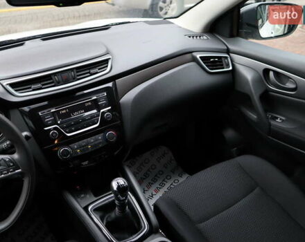 Белый Ниссан Кашкай, объемом двигателя 1.6 л и пробегом 245 тыс. км за 15900 $, фото 30 на Automoto.ua