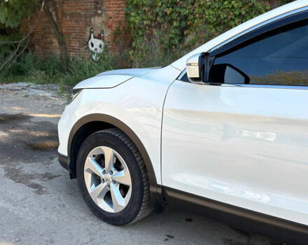 Белый Ниссан Кашкай, объемом двигателя 1.2 л и пробегом 87 тыс. км за 16200 $, фото 5 на Automoto.ua