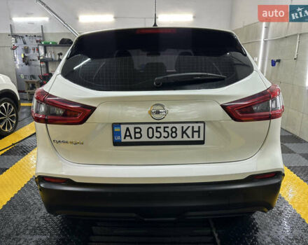 Белый Ниссан Кашкай, объемом двигателя 1.6 л и пробегом 103 тыс. км за 15499 $, фото 3 на Automoto.ua