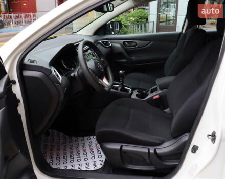 Белый Ниссан Кашкай, объемом двигателя 1.6 л и пробегом 245 тыс. км за 15900 $, фото 12 на Automoto.ua