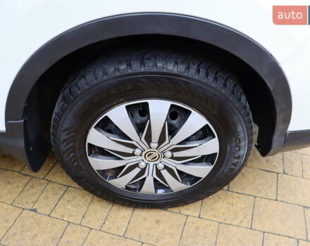 Белый Ниссан Кашкай, объемом двигателя 1.6 л и пробегом 245 тыс. км за 15900 $, фото 3 на Automoto.ua