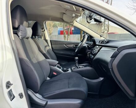 Белый Ниссан Кашкай, объемом двигателя 1.2 л и пробегом 130 тыс. км за 12300 $, фото 11 на Automoto.ua