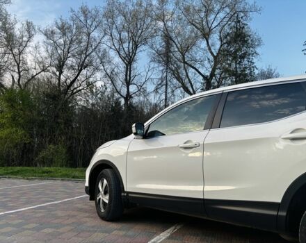 Белый Ниссан Кашкай, объемом двигателя 1.2 л и пробегом 130 тыс. км за 12300 $, фото 6 на Automoto.ua