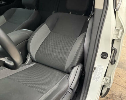 Белый Ниссан Кашкай, объемом двигателя 1.2 л и пробегом 76 тыс. км за 13300 $, фото 17 на Automoto.ua