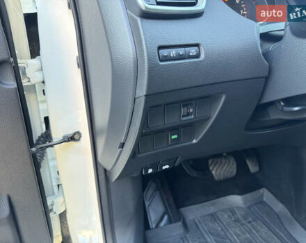Білий Ніссан Кашкай, об'ємом двигуна 2 л та пробігом 57 тис. км за 18700 $, фото 34 на Automoto.ua