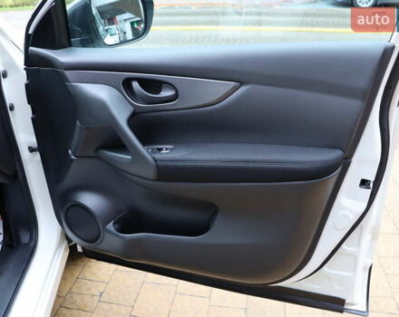 Белый Ниссан Кашкай, объемом двигателя 1.6 л и пробегом 245 тыс. км за 15900 $, фото 38 на Automoto.ua