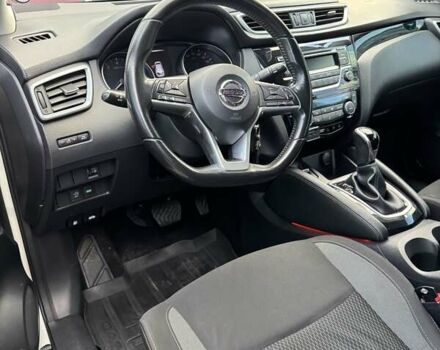 Белый Ниссан Кашкай, объемом двигателя 1.2 л и пробегом 143 тыс. км за 15000 $, фото 29 на Automoto.ua