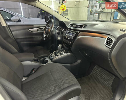 Белый Ниссан Кашкай, объемом двигателя 1.6 л и пробегом 103 тыс. км за 15499 $, фото 4 на Automoto.ua