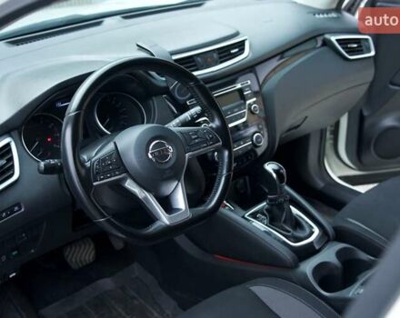 Білий Ніссан Кашкай, об'ємом двигуна 1.2 л та пробігом 141 тис. км за 14300 $, фото 9 на Automoto.ua