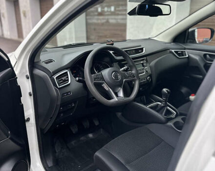 Белый Ниссан Кашкай, объемом двигателя 1.6 л и пробегом 245 тыс. км за 14800 $, фото 20 на Automoto.ua