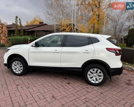 Белый Ниссан Кашкай, объемом двигателя 1.2 л и пробегом 161 тыс. км за 11900 $, фото 2 на Automoto.ua