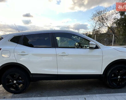 Белый Ниссан Кашкай, объемом двигателя 1.2 л и пробегом 99 тыс. км за 16490 $, фото 2 на Automoto.ua
