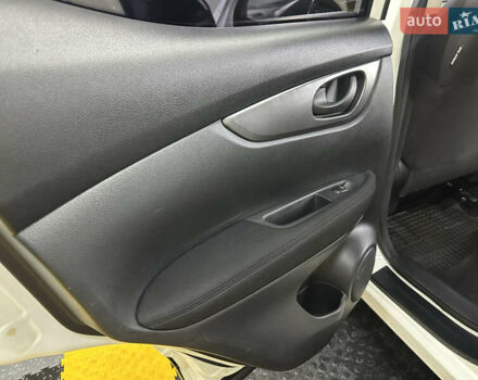 Белый Ниссан Кашкай, объемом двигателя 1.6 л и пробегом 103 тыс. км за 15499 $, фото 18 на Automoto.ua