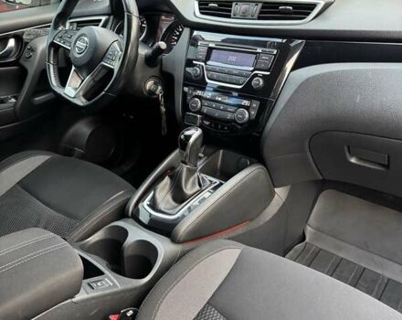 Белый Ниссан Кашкай, объемом двигателя 1.2 л и пробегом 143 тыс. км за 15000 $, фото 27 на Automoto.ua